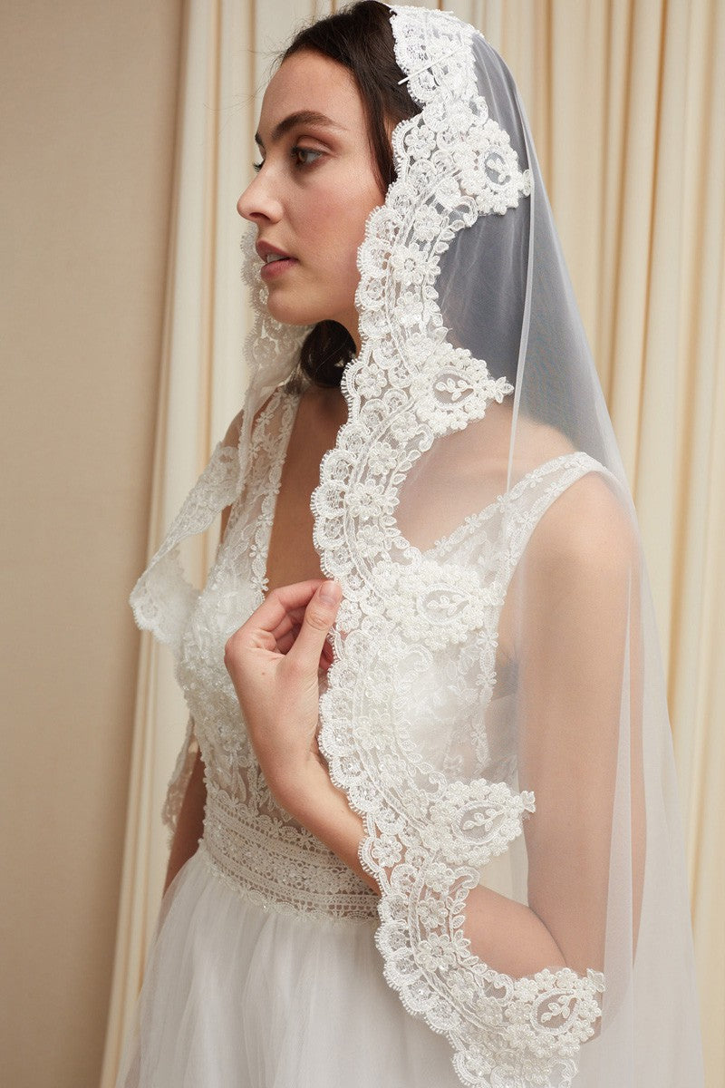 Mantilla Lace Candlelight Chapel Veil